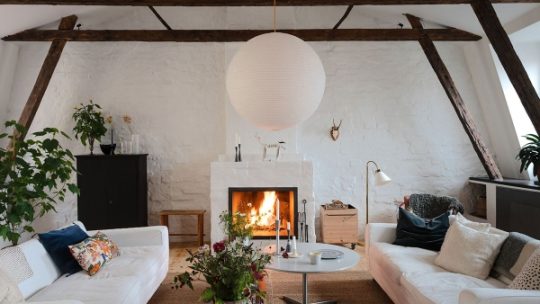 Как в загородном доме: шведский лофт с декором в деревенском стиле