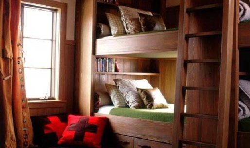 Кровать-чердак для маленькой квартиры — плюсы и минусы
